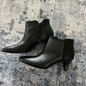 East 5th Women’s 9.5M Boots Sleek Black Ankle Booties heel zip side